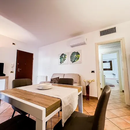 Morante House Apartament Olbia